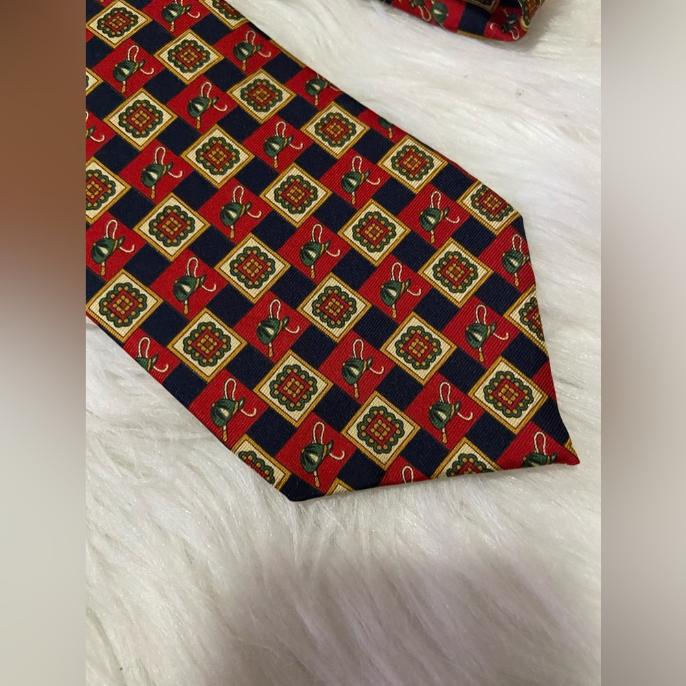 GAP premium tie.